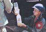 Standbild Verwundetentransport aus dem Koreakrieg Korea, 1950, aus Sekunde 42 historischem Filmmaterial Videoclip 65675065188