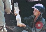 Standbild Verwundetentransport aus dem Koreakrieg Korea, 1950, aus Sekunde 43 historischem Filmmaterial Videoclip 65675065188