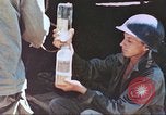 Standbild Verwundetentransport aus dem Koreakrieg Korea, 1950, aus Sekunde 44 historischem Filmmaterial Videoclip 65675065188