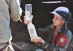 Standbild Verwundetentransport aus dem Koreakrieg Korea, 1950, aus Sekunde 45 historischem Filmmaterial Videoclip 65675065188