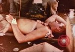 Standbild Verwundetentransport aus dem Koreakrieg Korea, 1950, aus Sekunde 47 historischem Filmmaterial Videoclip 65675065188