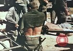 Standbild Verwundetentransport aus dem Koreakrieg Korea, 1950, aus Sekunde 54 historischem Filmmaterial Videoclip 65675065188