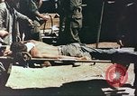 Standbild Verwundetentransport aus dem Koreakrieg Korea, 1950, aus Sekunde 56 historischem Filmmaterial Videoclip 65675065188