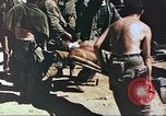 Standbild Verwundetentransport aus dem Koreakrieg Korea, 1950, aus Sekunde 59 historischem Filmmaterial Videoclip 65675065188