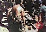 Standbild Verwundetentransport aus dem Koreakrieg Korea, 1950, aus Sekunde 60 historischem Filmmaterial Videoclip 65675065188