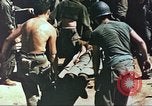 Standbild Verwundetentransport aus dem Koreakrieg Korea, 1950, aus Sekunde 61 historischem Filmmaterial Videoclip 65675065188