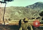 Standbild 1 Marineinfanterie kämpft gegen den Chosin-Stausee Korea, 1950, aus Sekunde 4 historischem Filmmaterial Videoclip 65675065192
