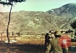 Standbild 1 Marineinfanterie kämpft gegen den Chosin-Stausee Korea, 1950, aus Sekunde 5 historischem Filmmaterial Videoclip 65675065192