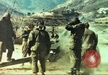 Standbild 1 Marineinfanterie kämpft gegen den Chosin-Stausee Korea, 1950, aus Sekunde 15 historischem Filmmaterial Videoclip 65675065192