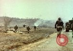 Standbild 1 Marineinfanterie kämpft gegen den Chosin-Stausee Korea, 1950, aus Sekunde 27 historischem Filmmaterial Videoclip 65675065192