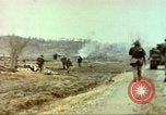Standbild 1 Marineinfanterie kämpft gegen den Chosin-Stausee Korea, 1950, aus Sekunde 28 historischem Filmmaterial Videoclip 65675065192