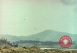 Standbild 1 Marineinfanterie kämpft gegen den Chosin-Stausee Korea, 1950, aus Sekunde 33 historischem Filmmaterial Videoclip 65675065192