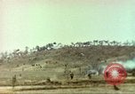 Standbild 1 Marineinfanterie kämpft gegen den Chosin-Stausee Korea, 1950, aus Sekunde 43 historischem Filmmaterial Videoclip 65675065192