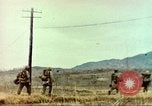 Standbild 1 Marineinfanterie kämpft gegen den Chosin-Stausee Korea, 1950, aus Sekunde 46 historischem Filmmaterial Videoclip 65675065192