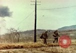 Standbild 1 Marineinfanterie kämpft gegen den Chosin-Stausee Korea, 1950, aus Sekunde 48 historischem Filmmaterial Videoclip 65675065192