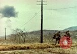 Standbild 1 Marineinfanterie kämpft gegen den Chosin-Stausee Korea, 1950, aus Sekunde 49 historischem Filmmaterial Videoclip 65675065192
