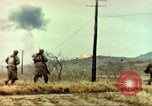 Standbild 1 Marineinfanterie kämpft gegen den Chosin-Stausee Korea, 1950, aus Sekunde 52 historischem Filmmaterial Videoclip 65675065192