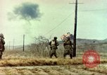 Standbild 1 Marineinfanterie kämpft gegen den Chosin-Stausee Korea, 1950, aus Sekunde 55 historischem Filmmaterial Videoclip 65675065192