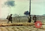 Standbild 1 Marineinfanterie kämpft gegen den Chosin-Stausee Korea, 1950, aus Sekunde 57 historischem Filmmaterial Videoclip 65675065192