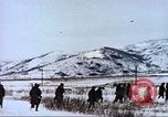 Image Retrait du réservoir de Chosin pendant la guerre de Corée Corée, 1951, de la seconde 35 séquences d'archives historiques vidéo 65675065198