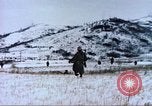 Image Retrait du réservoir de Chosin pendant la guerre de Corée Corée, 1951, de la seconde 44 séquences d'archives historiques vidéo 65675065198