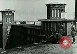 Standbild Streik gebunden Fabriken Chicago Illinois USA, 1921, aus Sekunde 15 historischem Filmmaterial Videoclip 65675065206