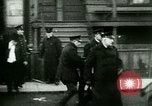 Standbild Palmer Raids New York City USA, 1919, aus Sekunde 22 historischem Filmmaterial Videoclip 65675065207