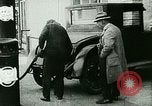 Image Automobiles banalise United States USA, 1923, de la seconde 23 séquences d'archives historiques vidéo 65675065213