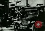 Image Automobiles banalise United States USA, 1923, de la seconde 25 séquences d'archives historiques vidéo 65675065213