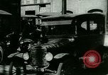 Image Automobiles banalise United States USA, 1923, de la seconde 27 séquences d'archives historiques vidéo 65675065213