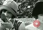Standbild Frauen flaunt Tradition United States USA, 1923, aus Sekunde 5 historischem Filmmaterial Videoclip 65675065216