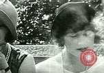 Standbild Frauen flaunt Tradition United States USA, 1923, aus Sekunde 7 historischem Filmmaterial Videoclip 65675065216