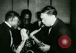 Immagine di George Gershwin e Paul Whiteman United States USA, 1923, secondo 28 filmato di repertorio 65675065221