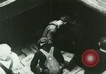 Immagine di Liquore di bootleg durante il proibizionismo United States USA, 1923, secondo 11 filmato di repertorio 65675065222