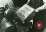 Immagine di Liquore di bootleg durante il proibizionismo United States USA, 1923, secondo 25 filmato di repertorio 65675065222