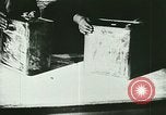 Immagine di Liquore di bootleg durante il proibizionismo United States USA, 1923, secondo 52 filmato di repertorio 65675065222