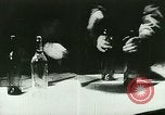 Immagine di Liquore di bootleg durante il proibizionismo United States USA, 1923, secondo 57 filmato di repertorio 65675065222