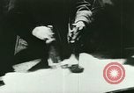 Immagine di Liquore di bootleg durante il proibizionismo United States USA, 1923, secondo 58 filmato di repertorio 65675065222