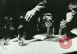 Immagine di Liquore di bootleg durante il proibizionismo United States USA, 1923, secondo 59 filmato di repertorio 65675065222