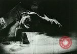 Immagine di Liquore di bootleg durante il proibizionismo United States USA, 1923, secondo 61 filmato di repertorio 65675065222