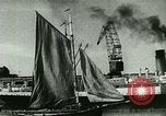 Standbild ankommenden Touristen in Paris Paris Frankreich, 1927, aus Sekunde 1 historischem Filmmaterial Videoclip 65675065229