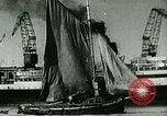 Standbild ankommenden Touristen in Paris Paris Frankreich, 1927, aus Sekunde 4 historischem Filmmaterial Videoclip 65675065229