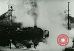 Standbild ankommenden Touristen in Paris Paris Frankreich, 1927, aus Sekunde 34 historischem Filmmaterial Videoclip 65675065229