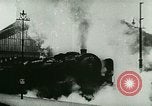 Standbild ankommenden Touristen in Paris Paris Frankreich, 1927, aus Sekunde 35 historischem Filmmaterial Videoclip 65675065229