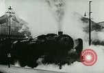 Standbild ankommenden Touristen in Paris Paris Frankreich, 1927, aus Sekunde 36 historischem Filmmaterial Videoclip 65675065229
