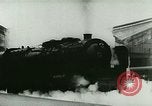 Standbild ankommenden Touristen in Paris Paris Frankreich, 1927, aus Sekunde 38 historischem Filmmaterial Videoclip 65675065229