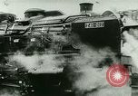 Standbild ankommenden Touristen in Paris Paris Frankreich, 1927, aus Sekunde 42 historischem Filmmaterial Videoclip 65675065229