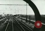 Standbild ankommenden Touristen in Paris Paris Frankreich, 1927, aus Sekunde 62 historischem Filmmaterial Videoclip 65675065229
