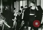 Immagine di Haute Couture a Parigi Parigi Francia, 1927, secondo 50 filmato di repertorio 65675065230