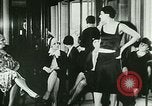 Immagine di Haute Couture a Parigi Parigi Francia, 1927, secondo 54 filmato di repertorio 65675065230